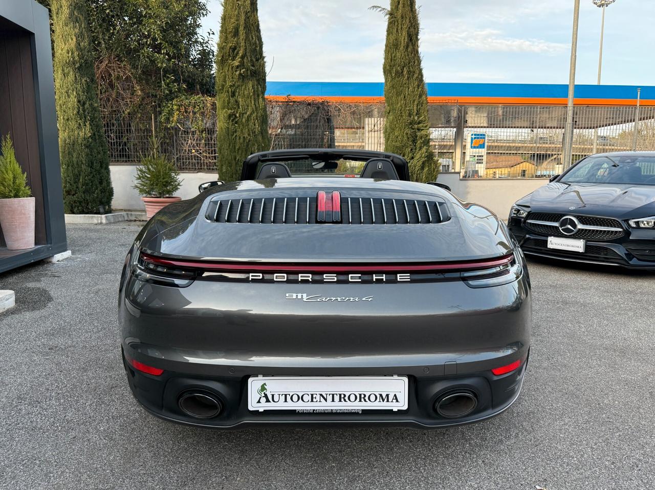 Porsche 911 992 Carrera 4 Cabrio auto