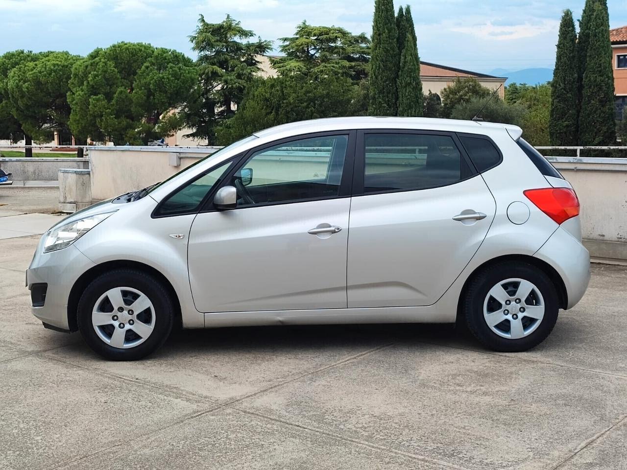 Kia Venga 1.4 benzina Easy Gancio traino Neopatentati