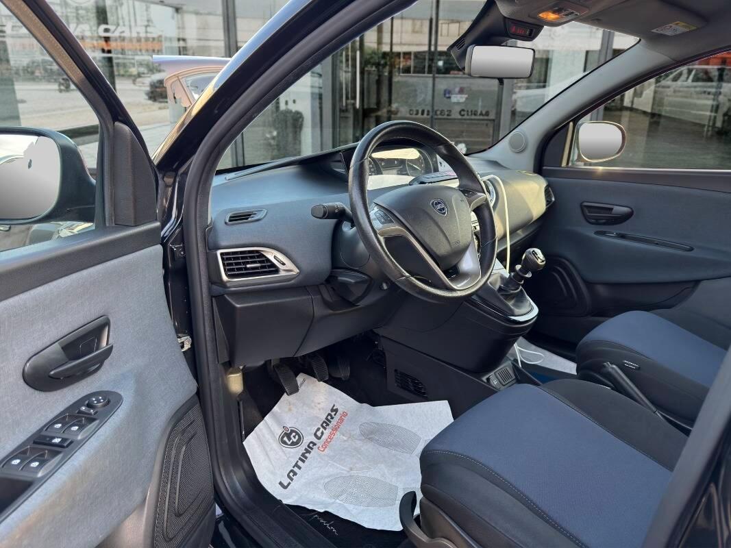 Lancia Ypsilon III 1.0 firefly hybrid Gold s&s 70cv Con CARPLAY