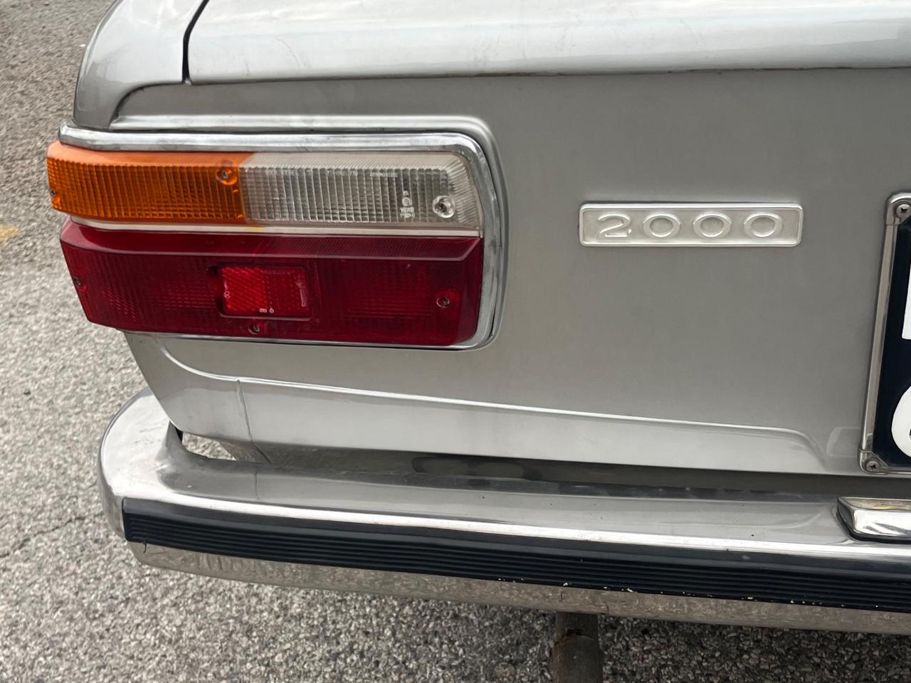 Lancia 2000 iniezione ( Flavia berlina )