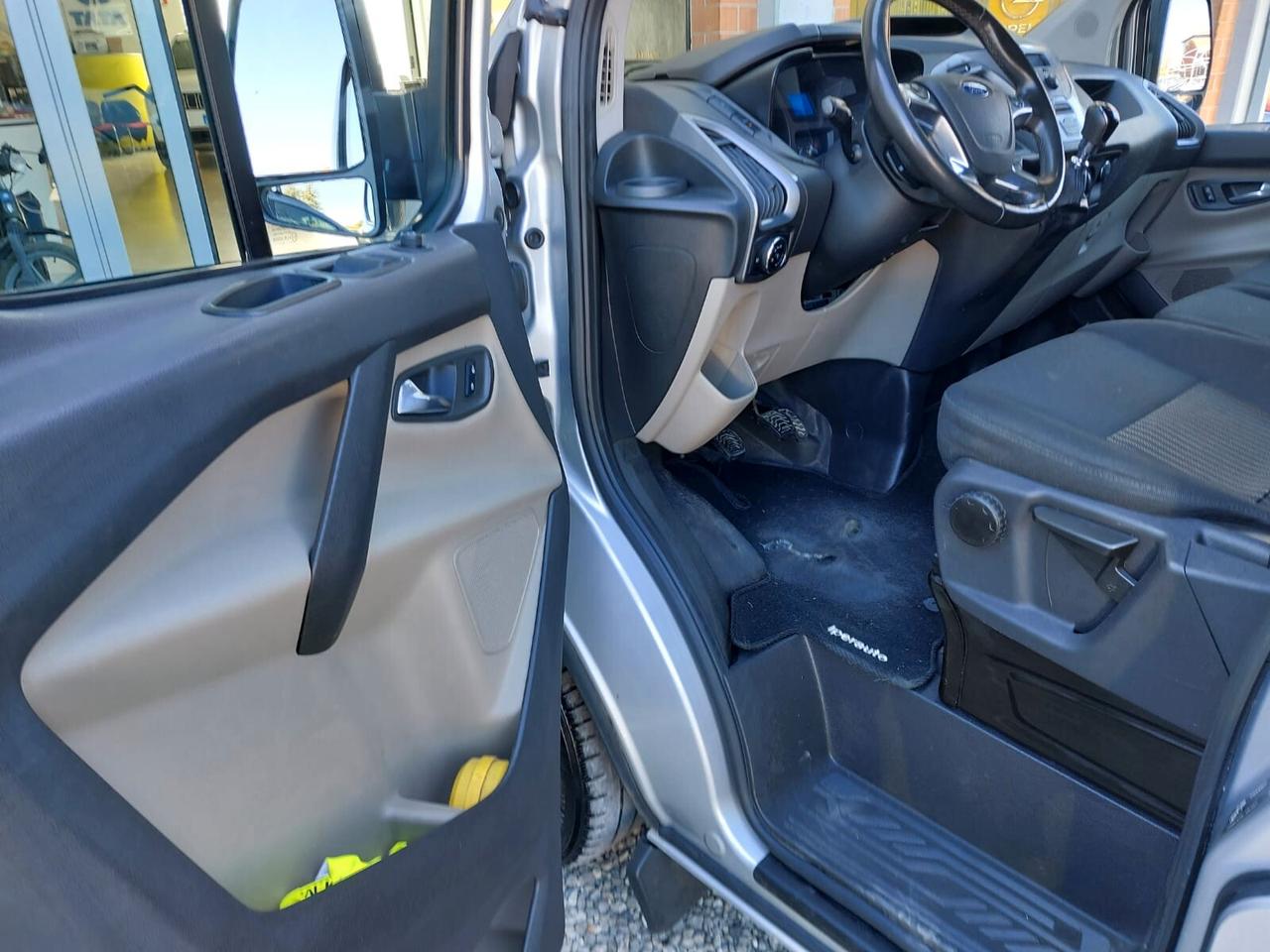 Ford CUSTOM AUTOCARRO 6 POSTI GANCIO TRAINO EURO 6B