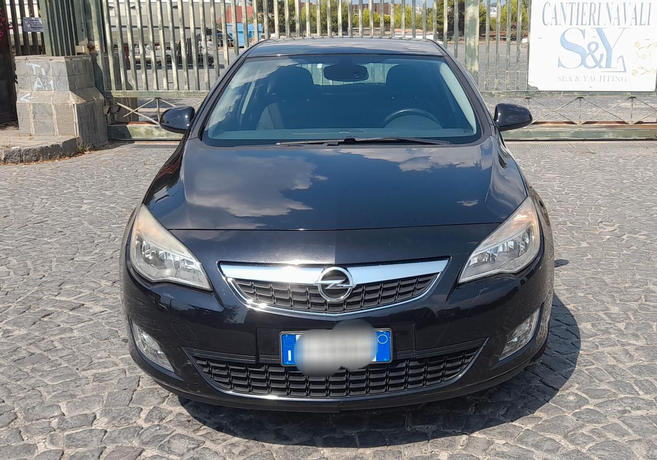 Opel Astra 1.7 CDTI 110CV 5 porte Cosmo berlina