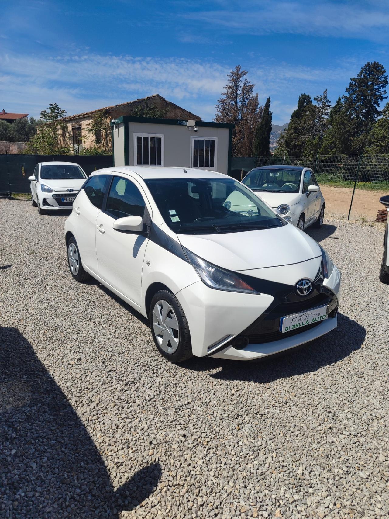 Toyota Aygo 1.0 VVT-i 69 CV 5 porte x-business MMT