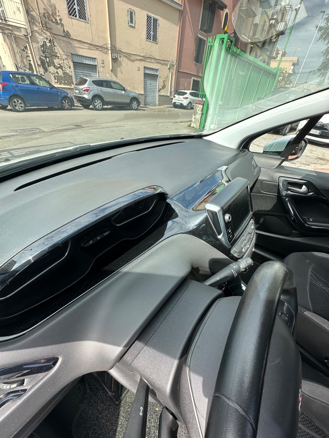 Peugeot 208 1.4 HDi 68 CV 5 porte Access