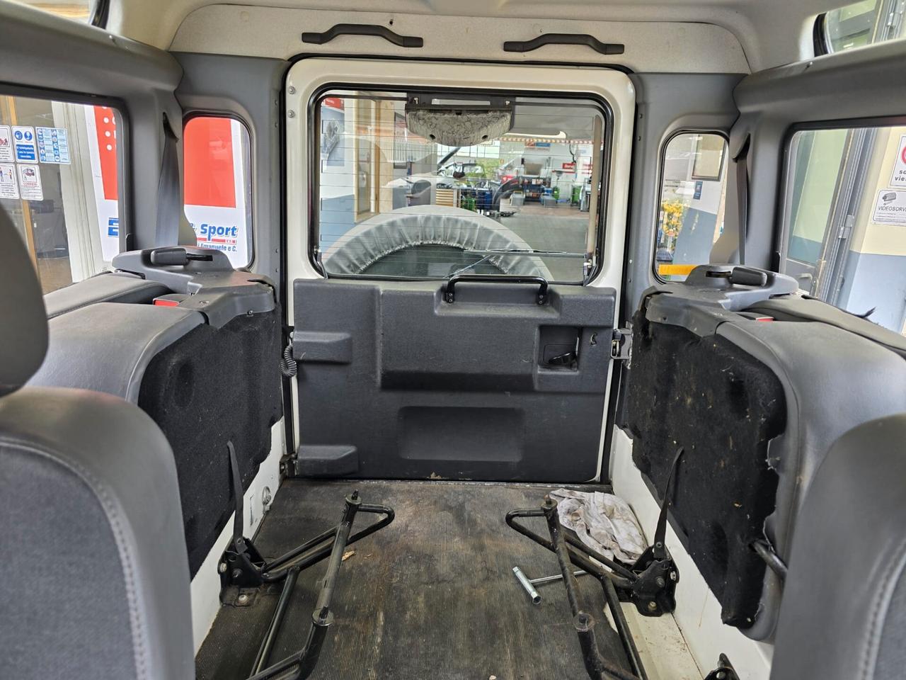 Land Rover Defender 90 2.4 TD4 Station Wagon S N1