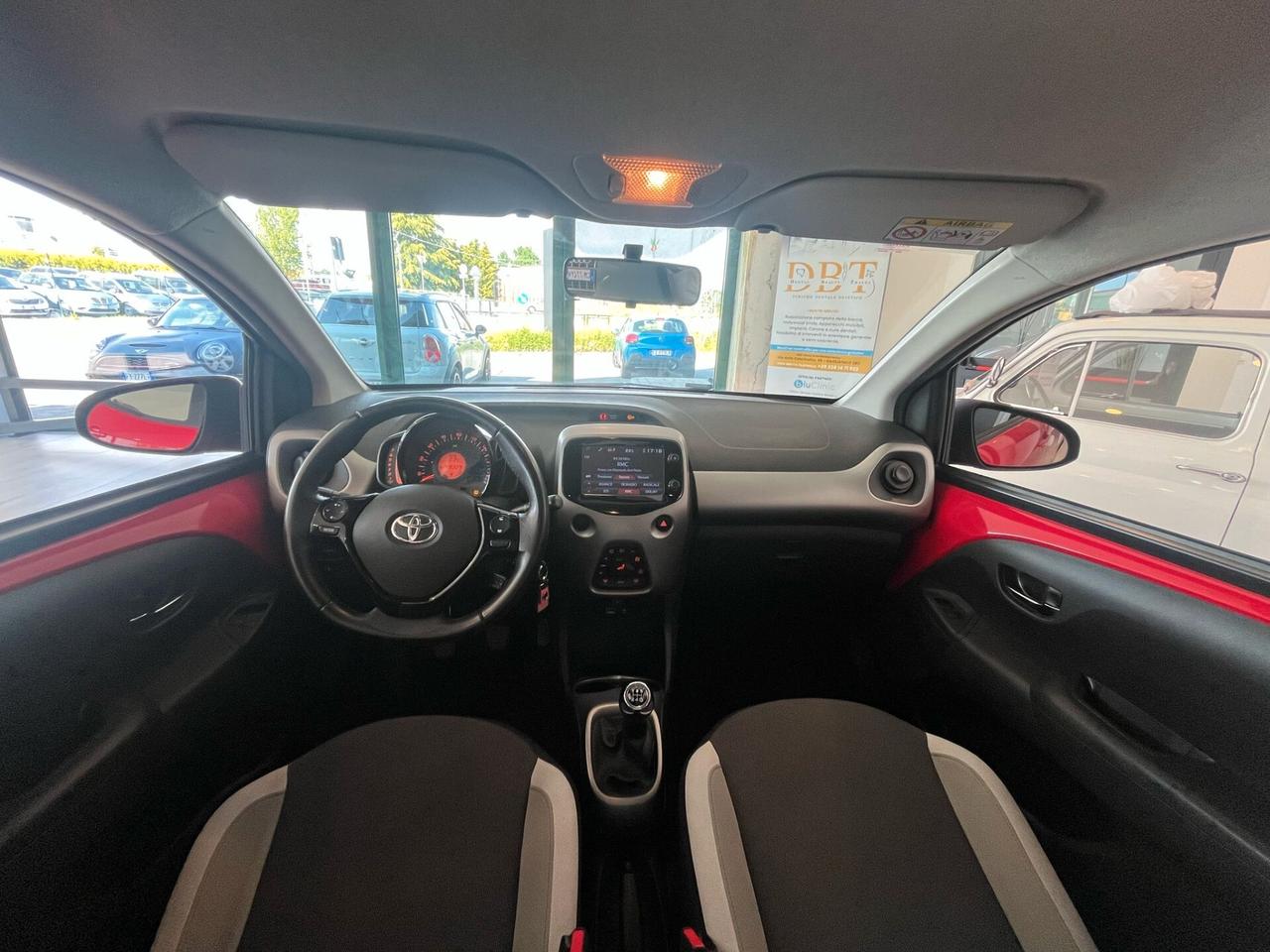 Toyota Aygo 1.0 VVT-i 69 CV 5 porte x-black TSS MMT