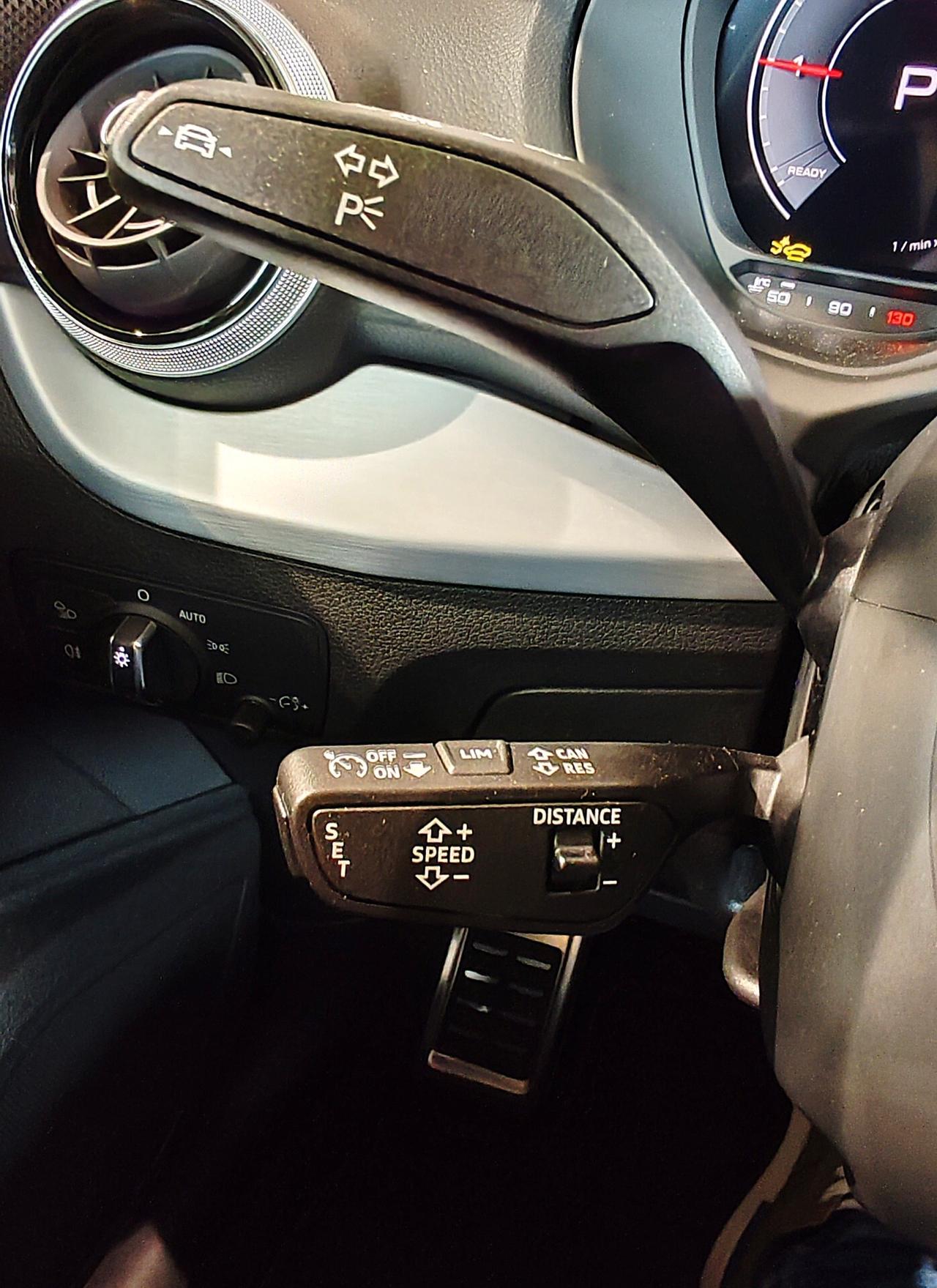 Audi Q2 35 TDI S tronic Identity Black