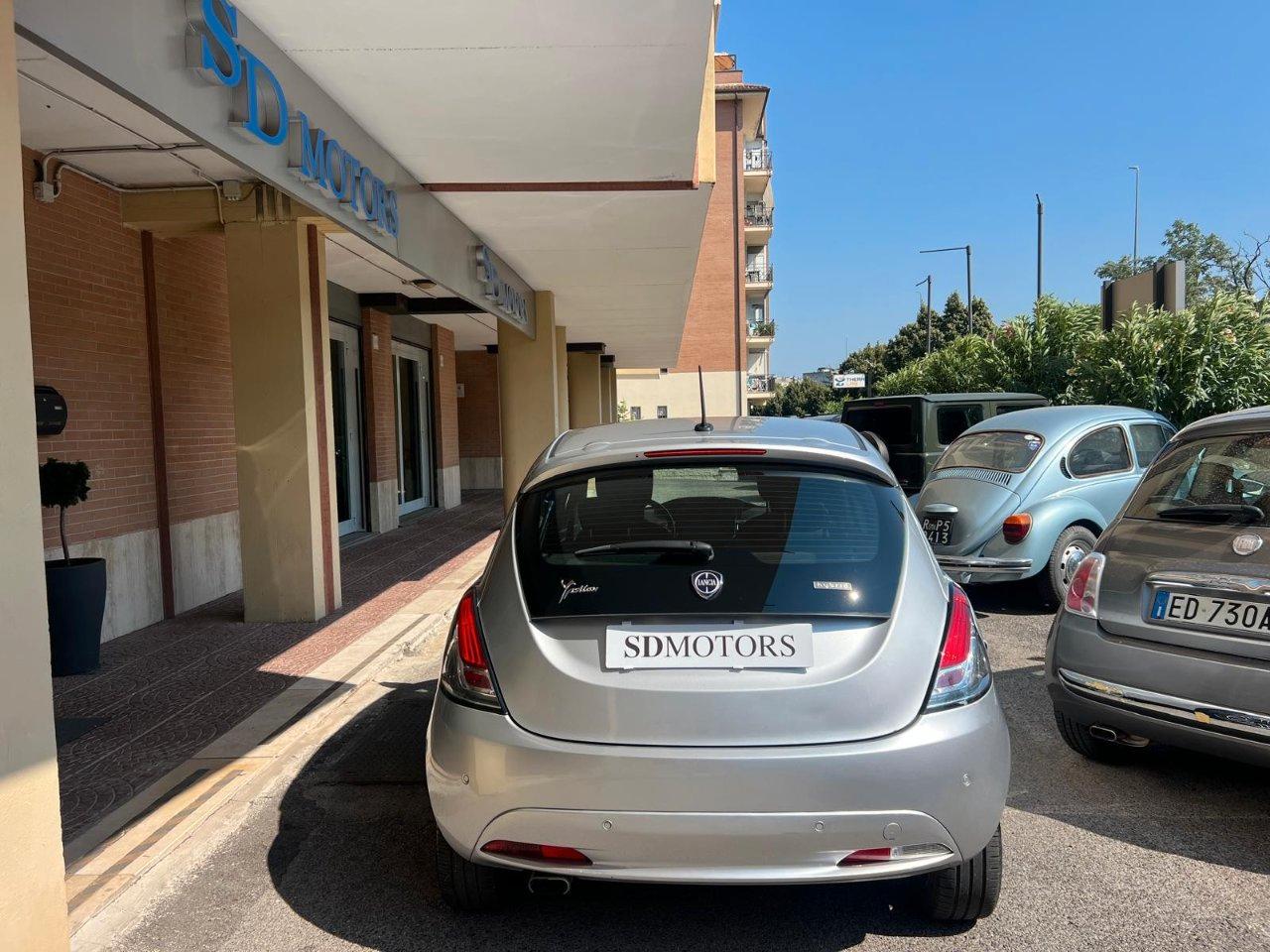 Lancia Ypsilon 5 Porte Ypsilon 1.0 firefly hybrid Silver s&s 70cv *Promo SD 2026*