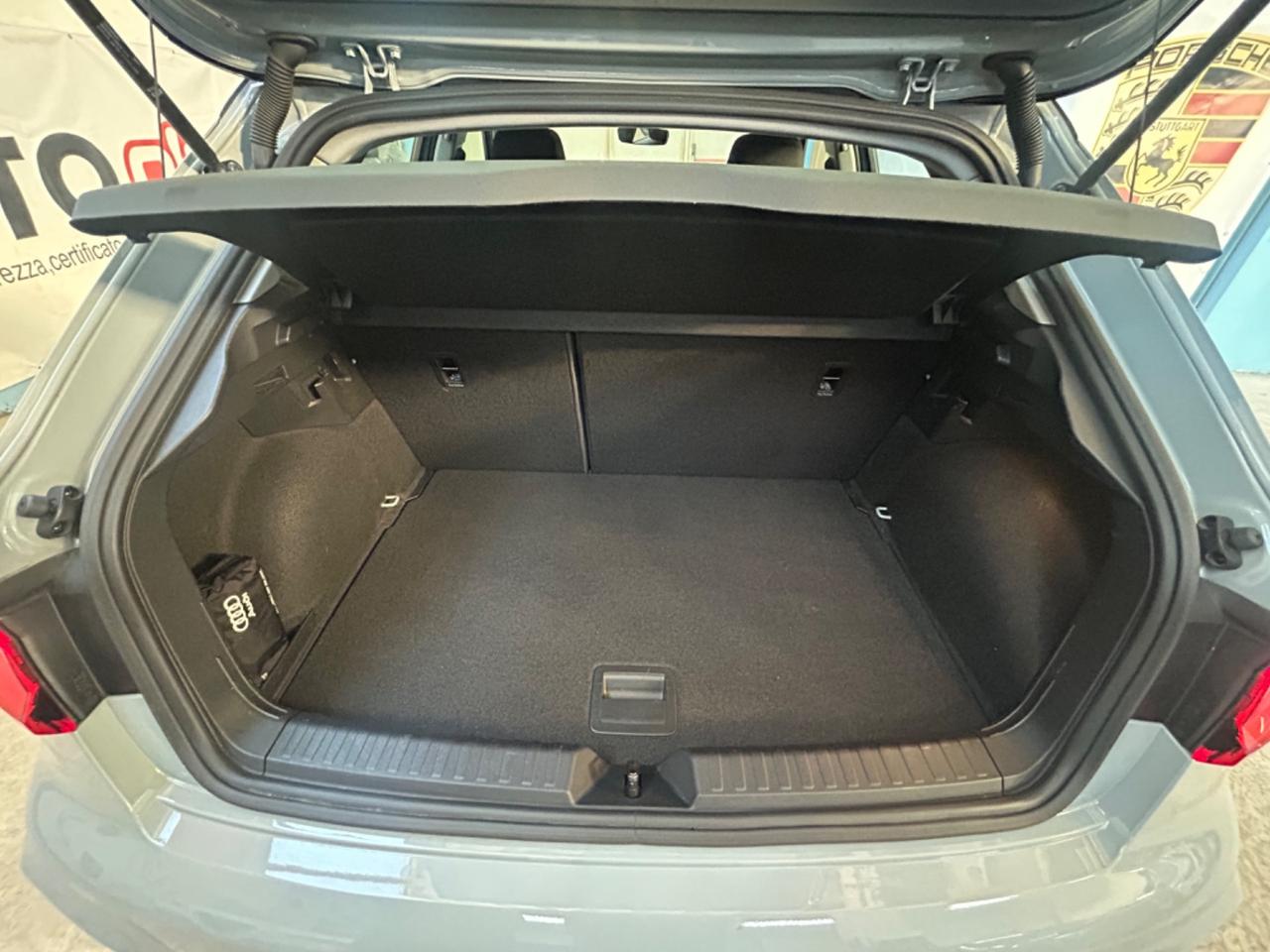 Audi A1 citycarver 30 TFSI Identity Contrast