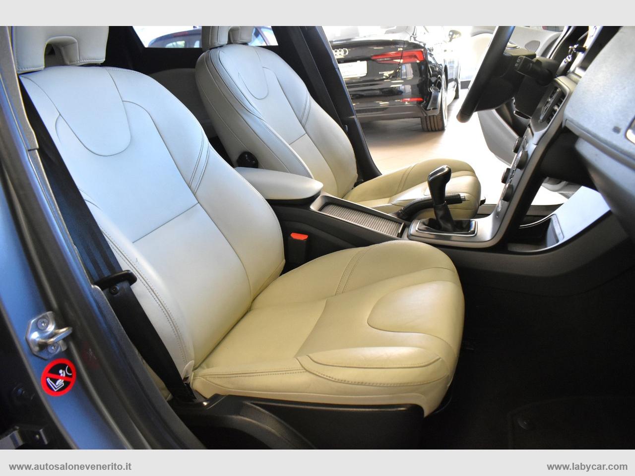 VOLVO V40 D2 1.6 Summum
