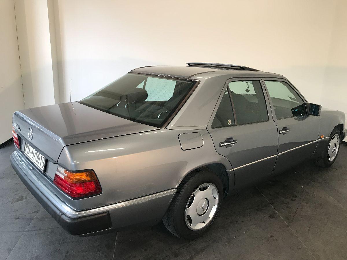 MERCEDES 200 E