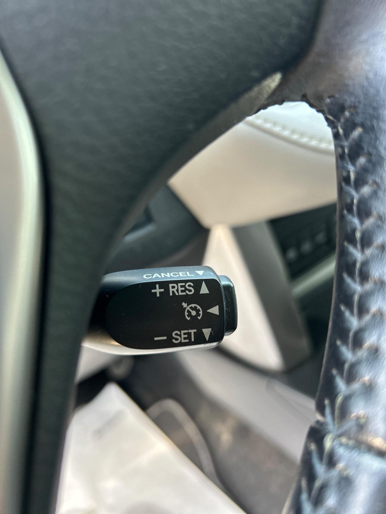 Toyota RAV4 2.5 Hybrid 2WD*NAVI*PELLE*RETROCAMERA*