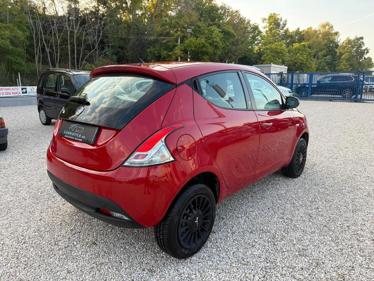 Lancia Ypsilon 0.9 TwinAir 85 CV 5 porte Metano Ecochic Elefantino