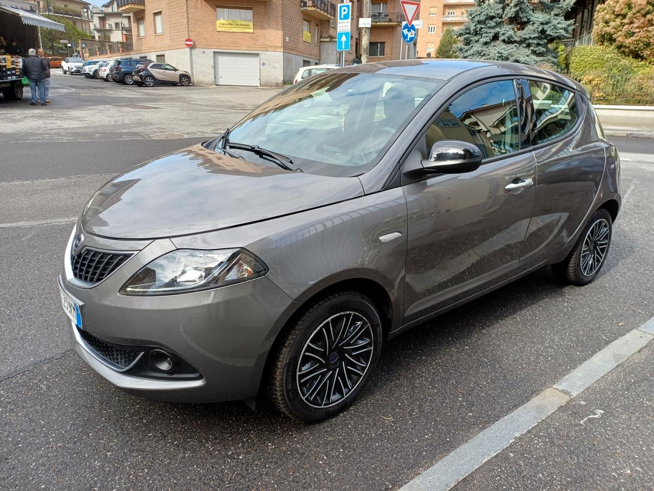 Lancia Ypsilon 1.0 FireFly 5 porte S&S Hybrid Gold