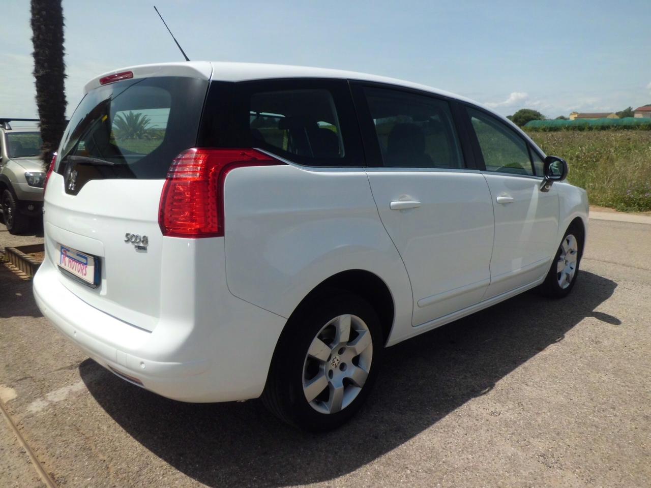 Peugeot 5008 1.6 e-HDi 115CV Stop&Start cambio robotizzato Allure