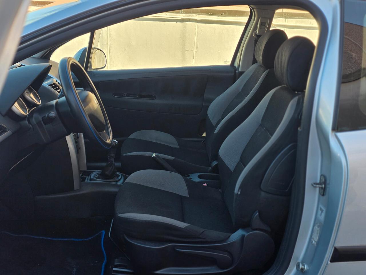 Peugeot 207 1.4 HDi 70CV 3p. ONE Line