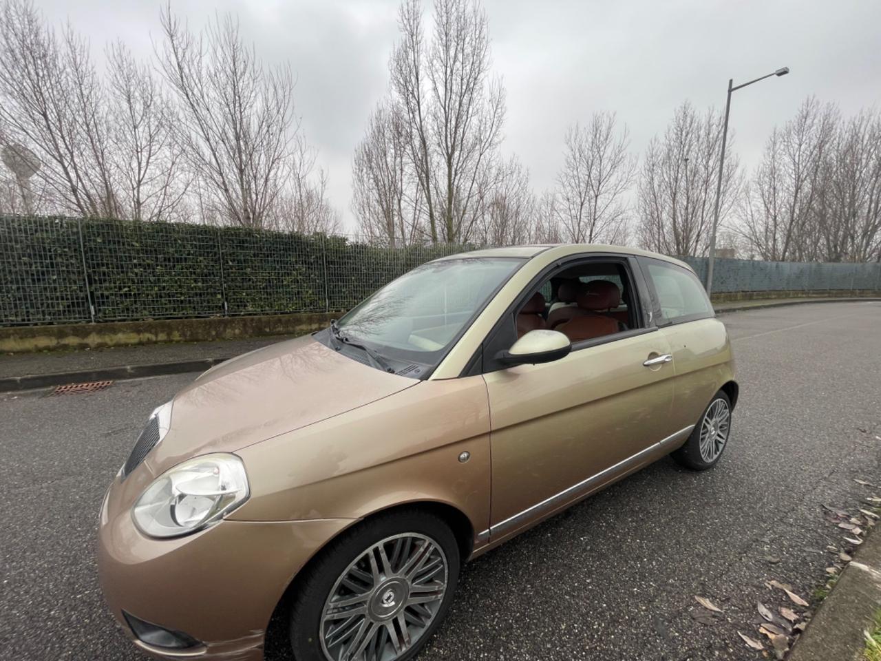 Lancia Ypsilon 1.3 MJT 90 CV Blue&Me