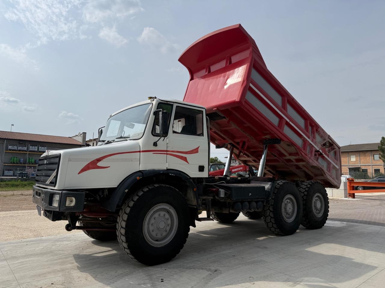 PERLINI 131-33 dumper 6x4 con sponda idraulica