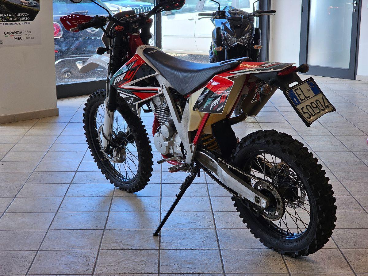 AJP PR4 125 Supremoto Pro 2.500km 2018 GUIDA A1