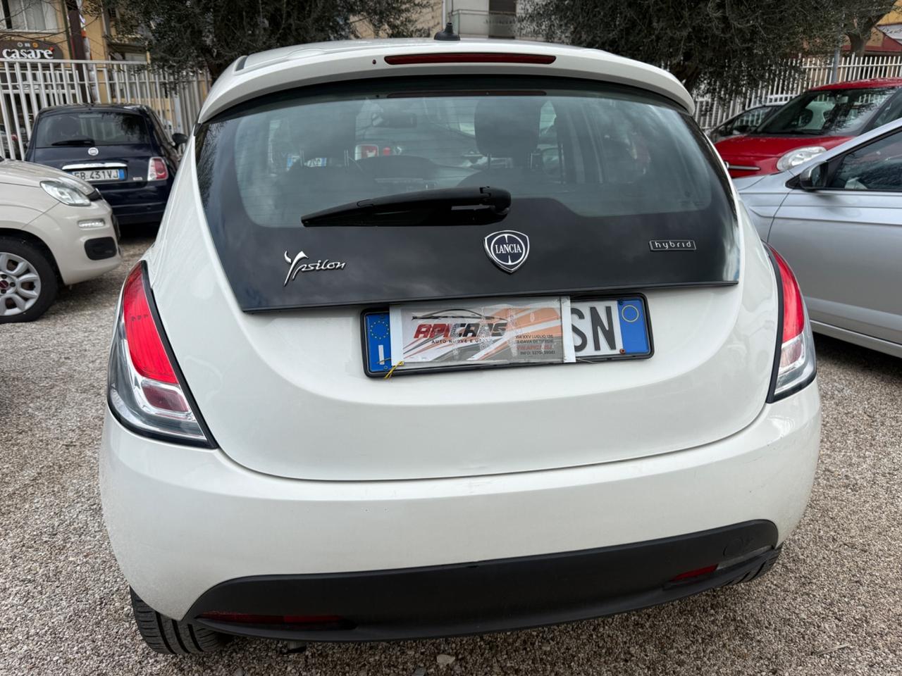 Lancia Ypsilon 1.0 FireFly 5 porte S&S Hybrid Ecochic Silver