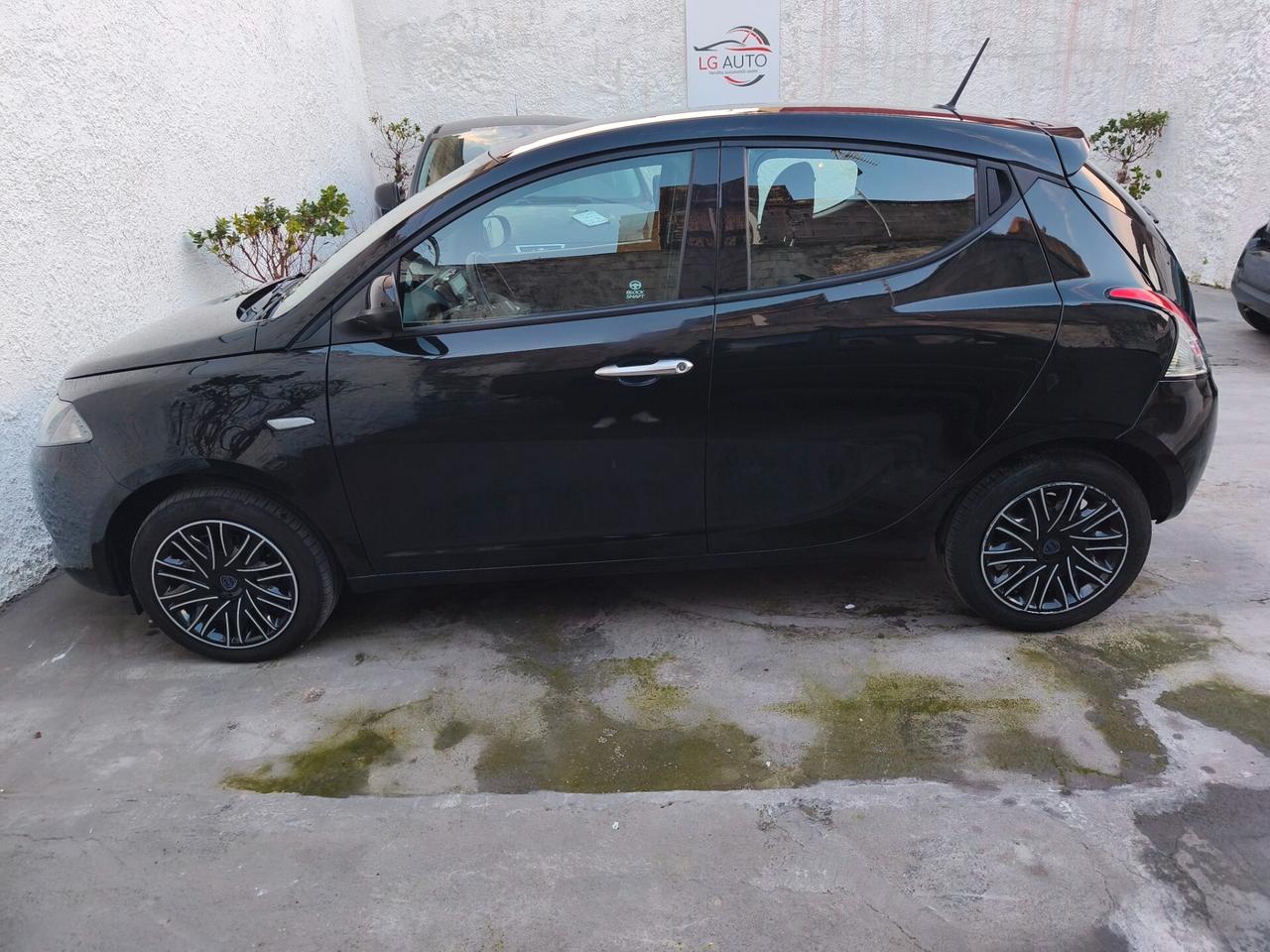 Lancia Ypsilon 1.0 FireFly 5 porte S&S Hybrid Alberta Ferretti