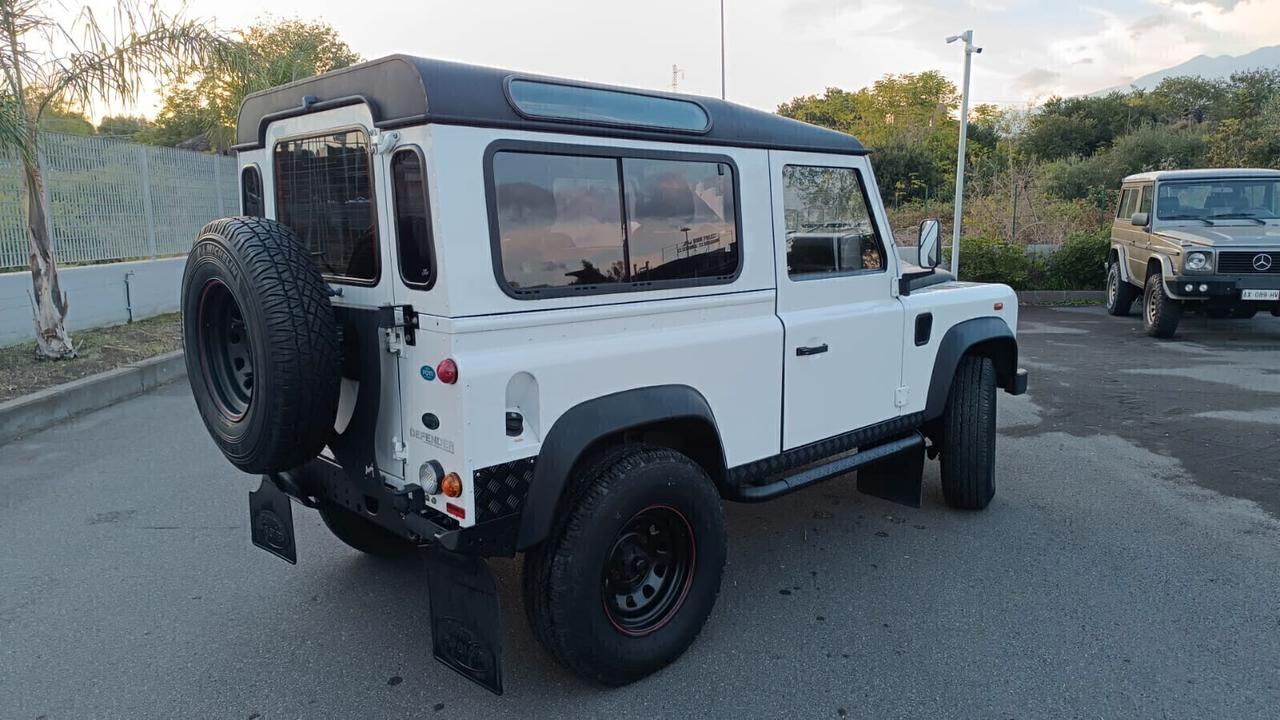 Land Rover Defender 90 2.2 TD4 Station Wagon N1