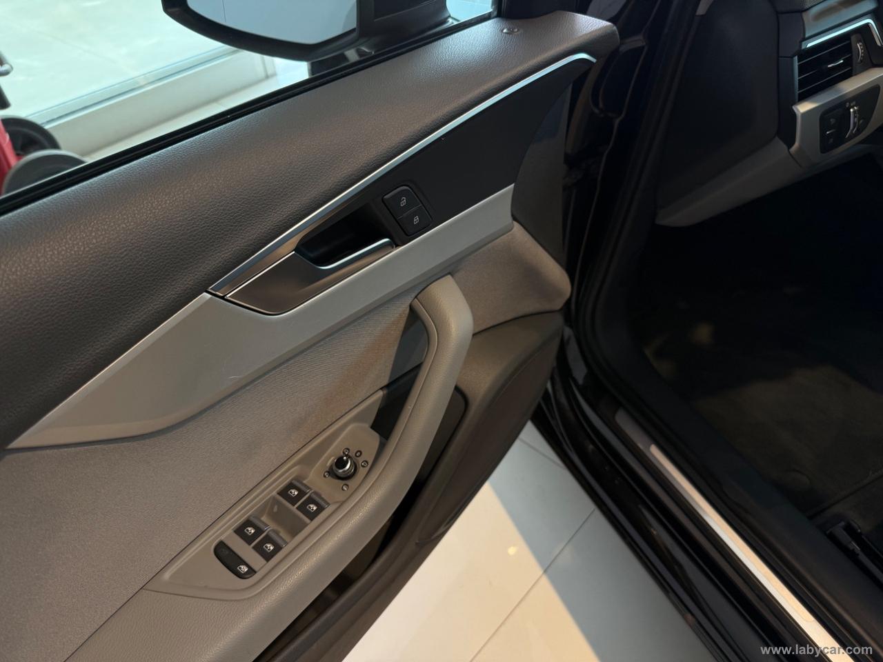AUDI A4 Avant 30 TDI S tronic Business Sport