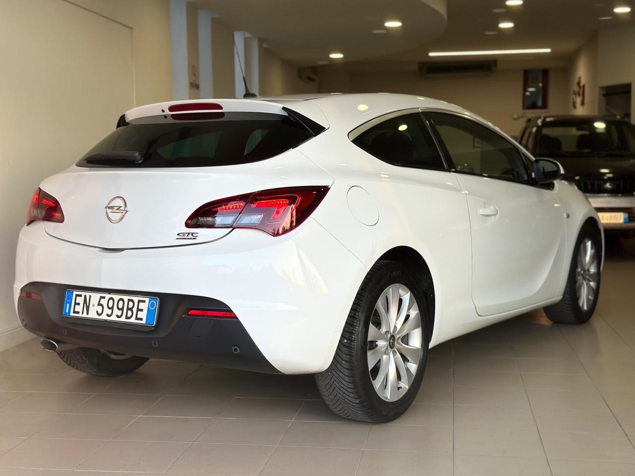 Opel Astra GTC 1.4 Turbo 140CV S&S 3 porte Cosmo