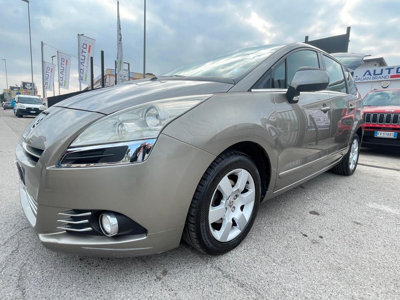 Peugeot 5008 1.6 e-HDi 112CV Stop&Start cambio robotizzato Family