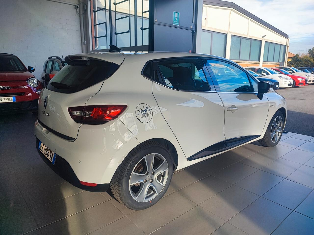 Renault Clio 1.2 5 PT Costume National