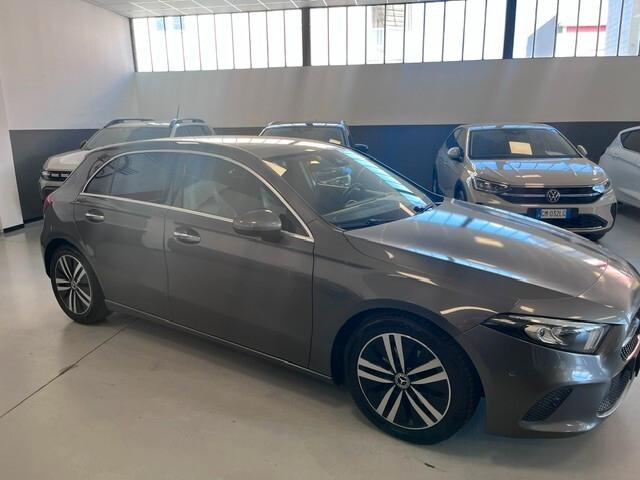 Mercedes-benz A 180 d AUTOMATIC BUSINESS PELLE + PACCHETTO LUCI INTERNO