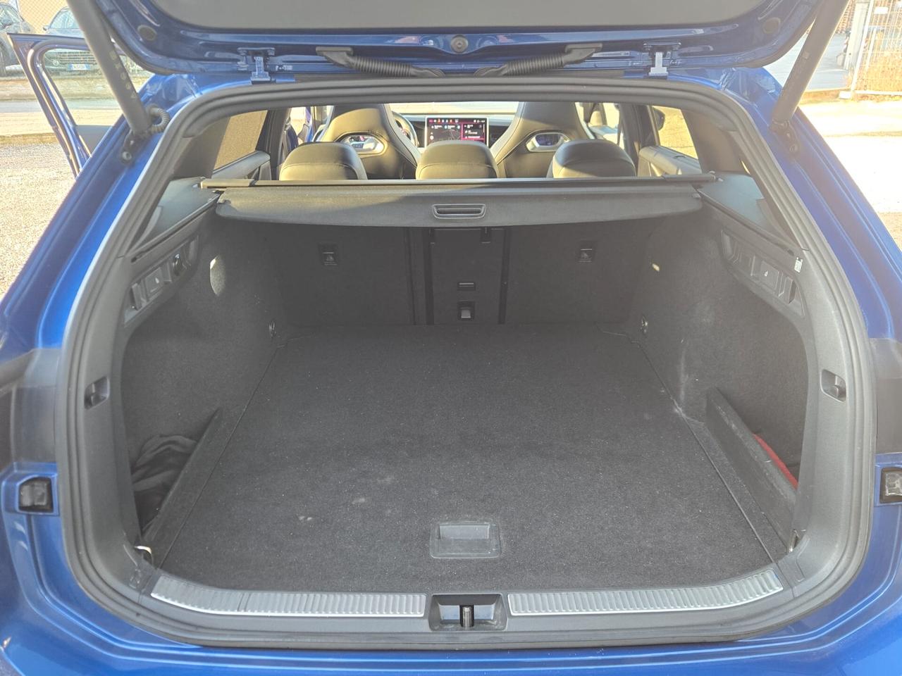 Volkswagen Passat 2.0 TDI 150 CV SCR DSG R-Line