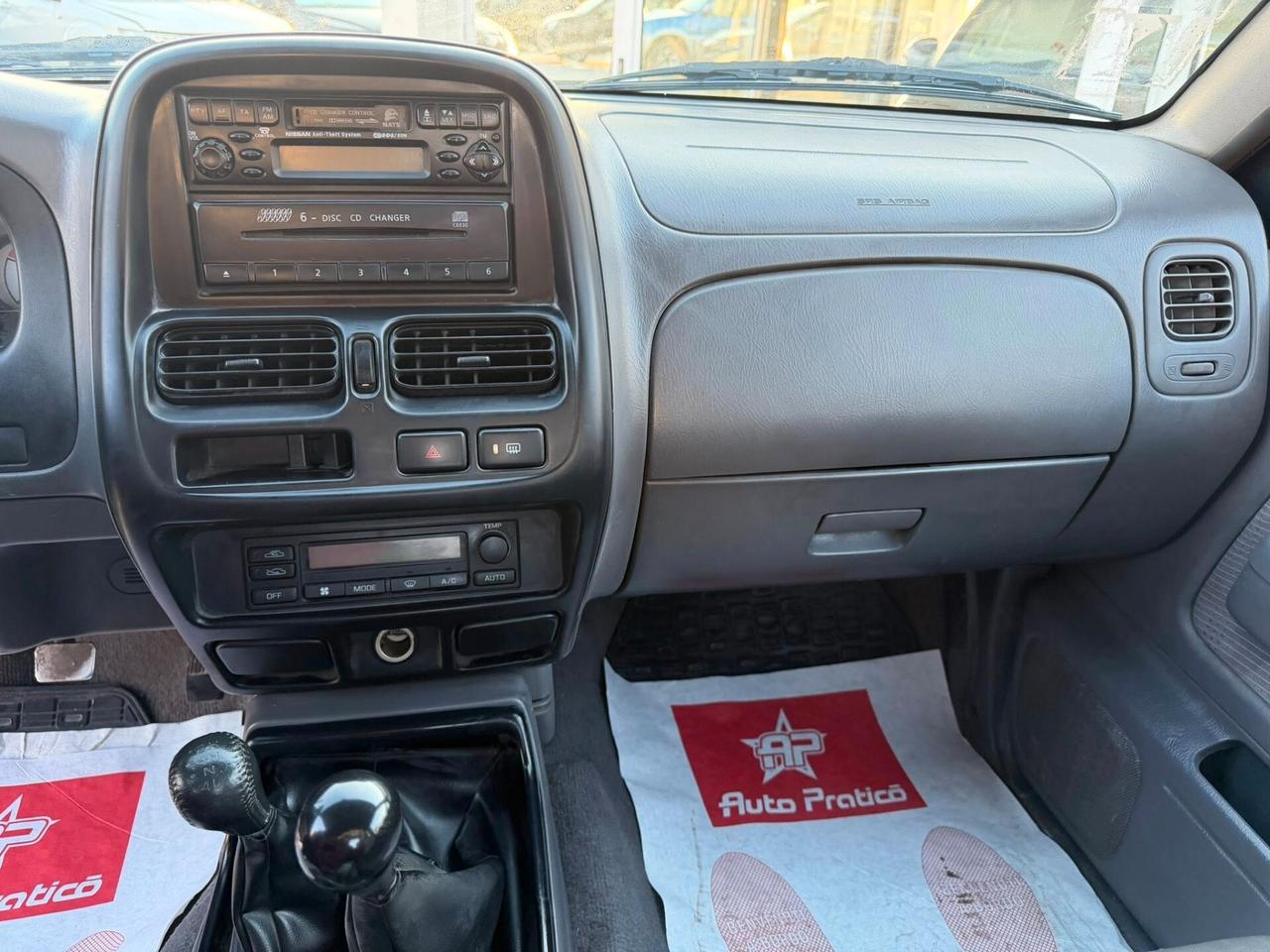 Nissan Navara King Cab 2.5 Diesel 2 porte con gancio di traino