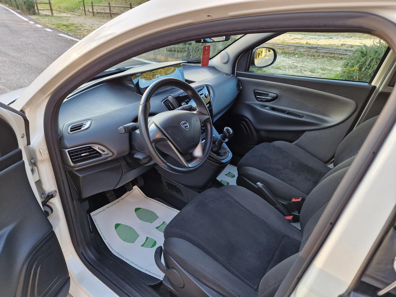 Lancia Ypsilon 1.2 69 CV 5 porte S&S Silver