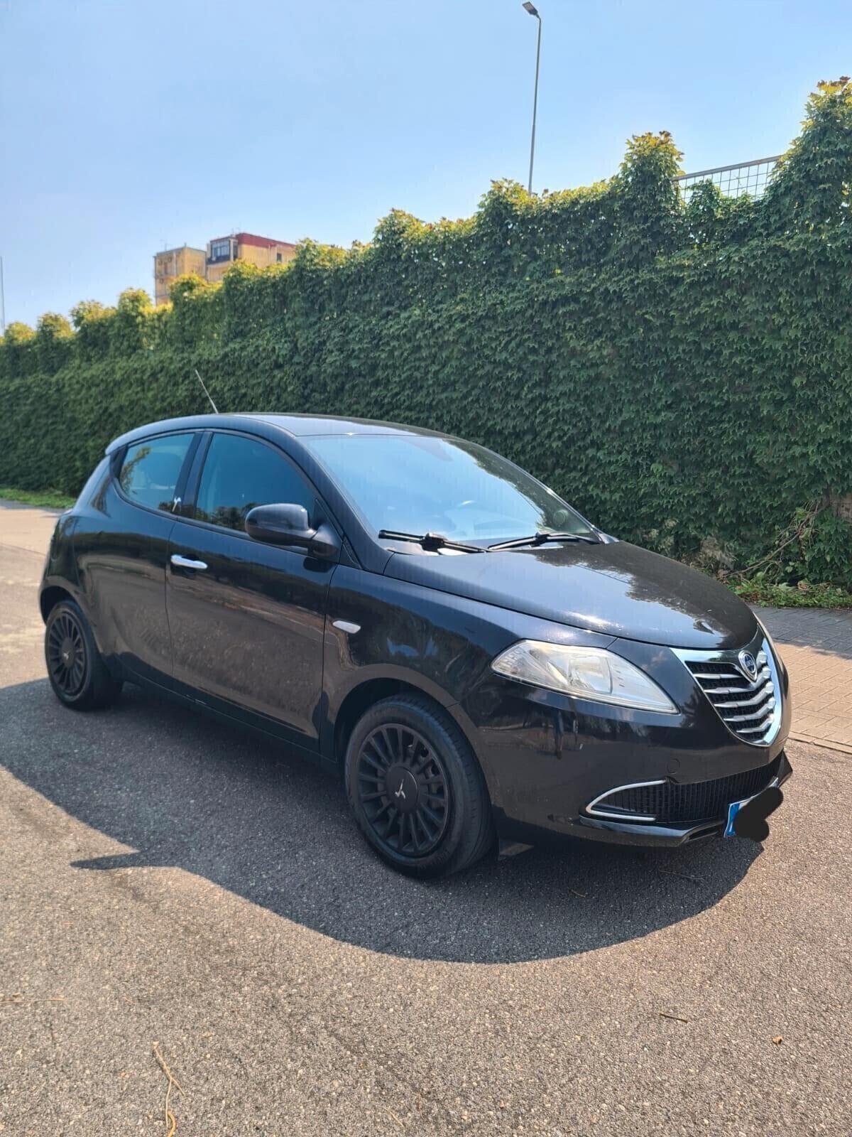 Lancia Ypsilon 1.2 69 CV 5 porte S&S Silver