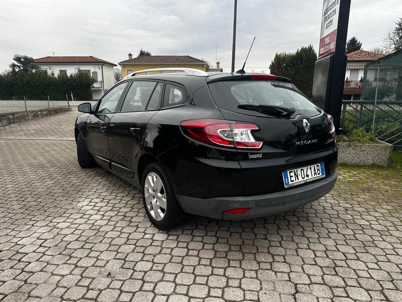 Renault Megane Mégane 1.5 dCi 110CV EDC SporTour Wave