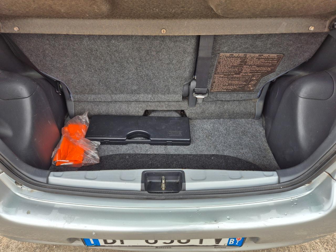 Toyota Yaris 1.0i 16V cat 5 porte neopatentati