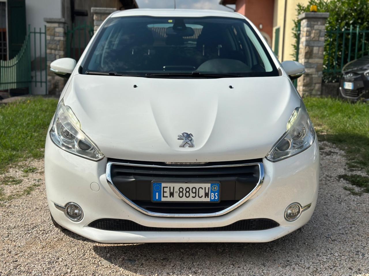 Peugeot 208 1.4 HDi 68 CV 5P ALLURE NEOPAT KMCERT