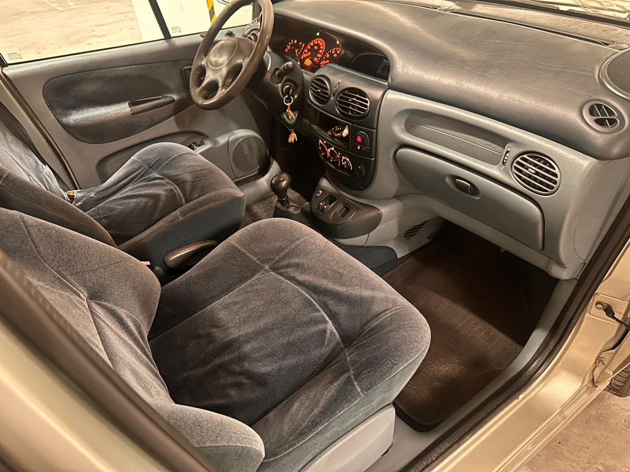 RENAULT MEGANE SCENIC 1.6 BENZINA NEOPATENTATI