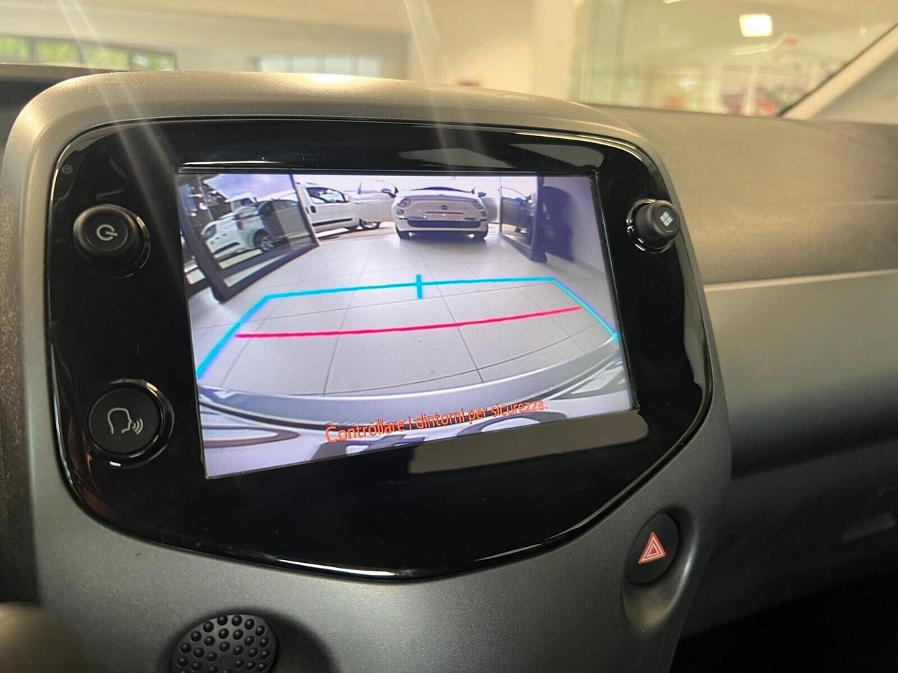 Toyota Aygo Connect 1.0 VVT-i 72 CV 5 porte x-play