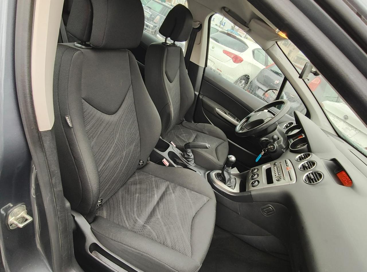 Peugeot 308 1.6 HDi 90CV 5p. Tecno
