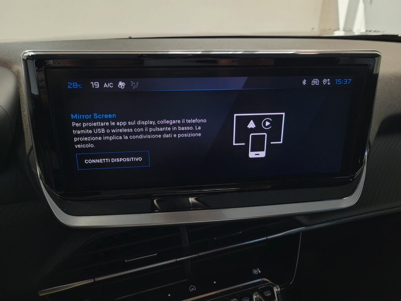 Peugeot 2008 1.2 ALLURE AUT. CRUISE LED CARPLAY PELLE NAVI