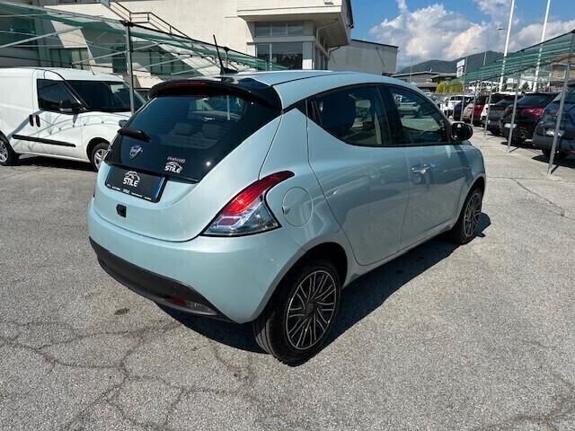 Lancia Ypsilon Hybrid 1.0 70 CV