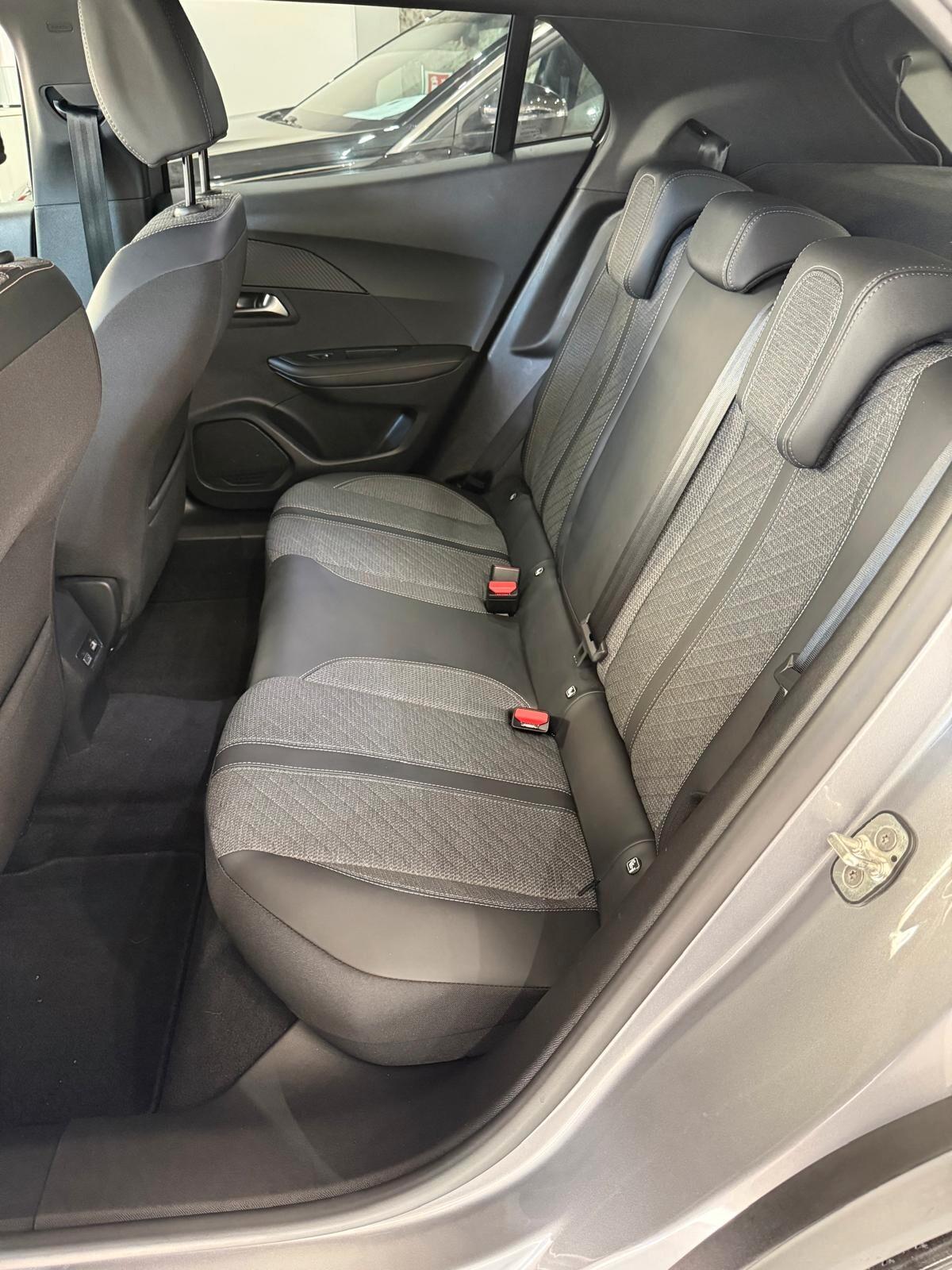 Peugeot 2008 PureTech 130 S&S EAT8 Allure