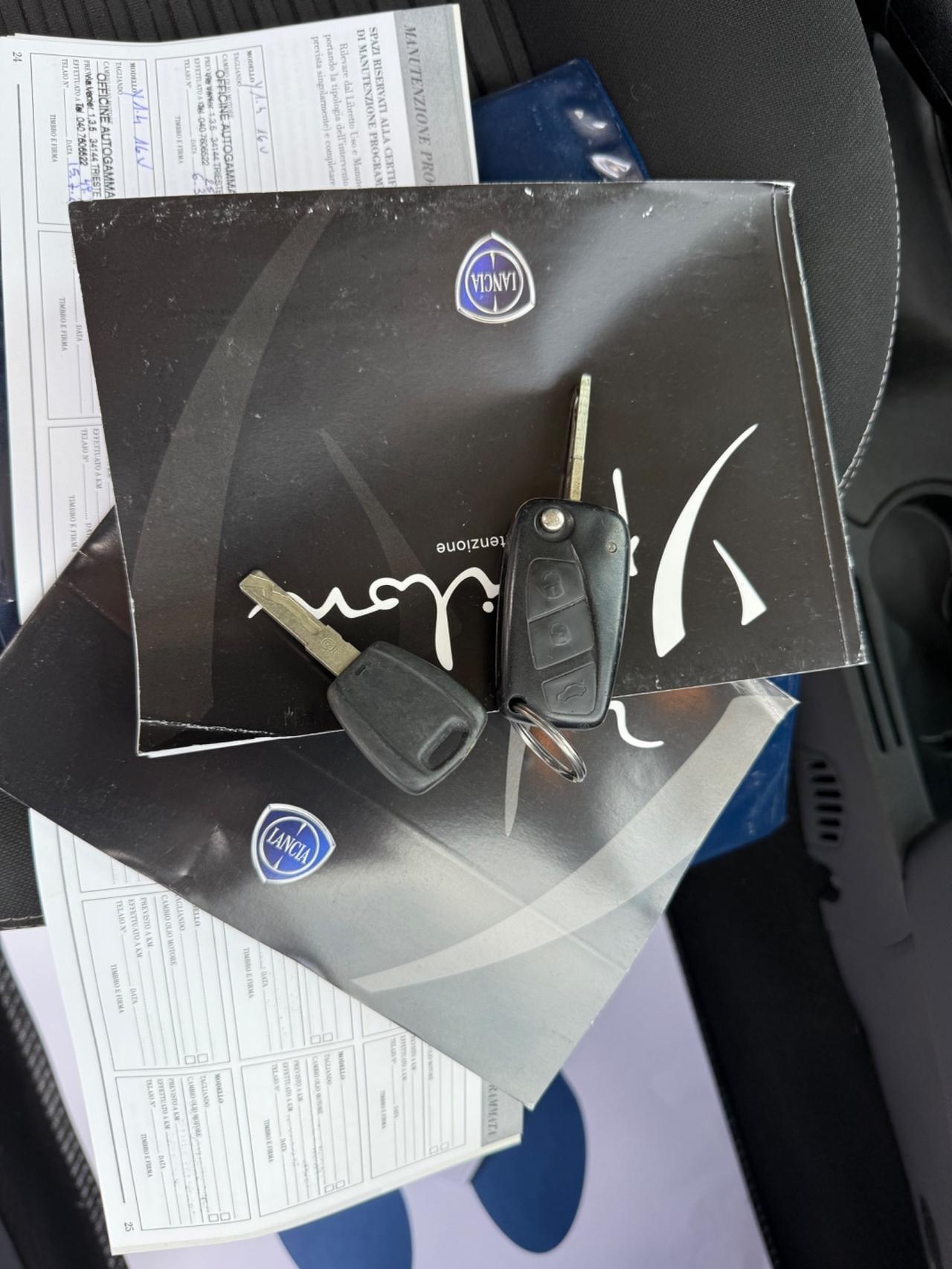 Lancia Ypsilon 1.4 16V MomoDesign