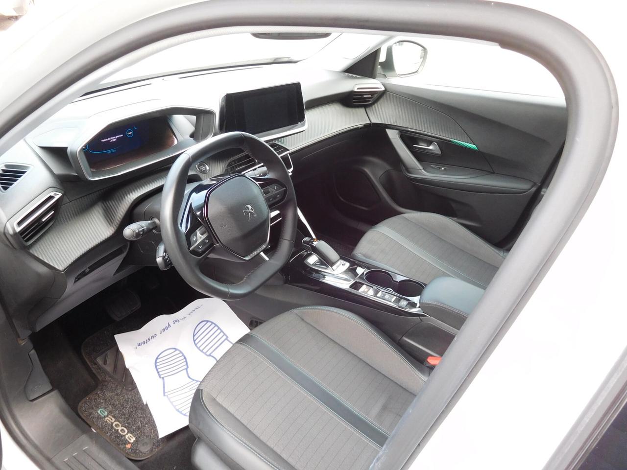 Peugeot 2008 motore elettrico 136 CV Allure Pack