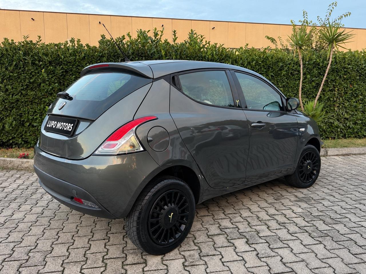 Lancia Ypsilon 0.9 TwinAir 85 CV Metano – 2014