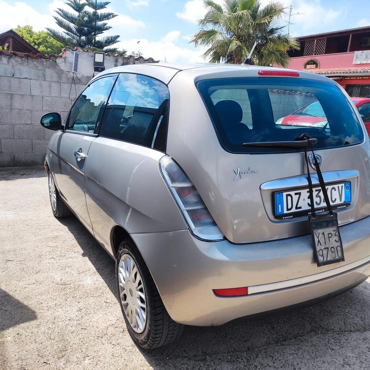 Lancia Ypsilon 1.3 MJT 75 CV Argento