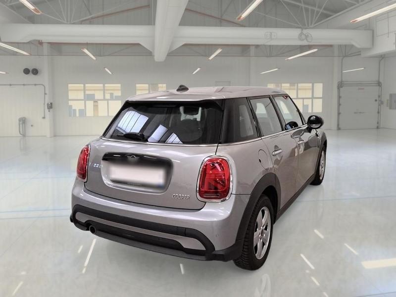 MINI COOPER ESSENTIAL AUTO 5 PORTE BERLINA
