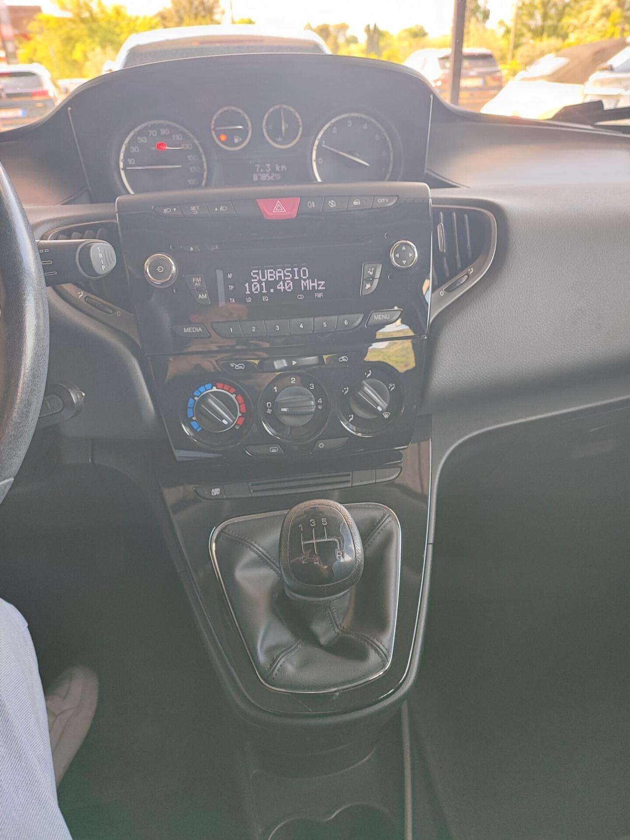 Lancia Ypsilon 1.2 69 CV Unyca